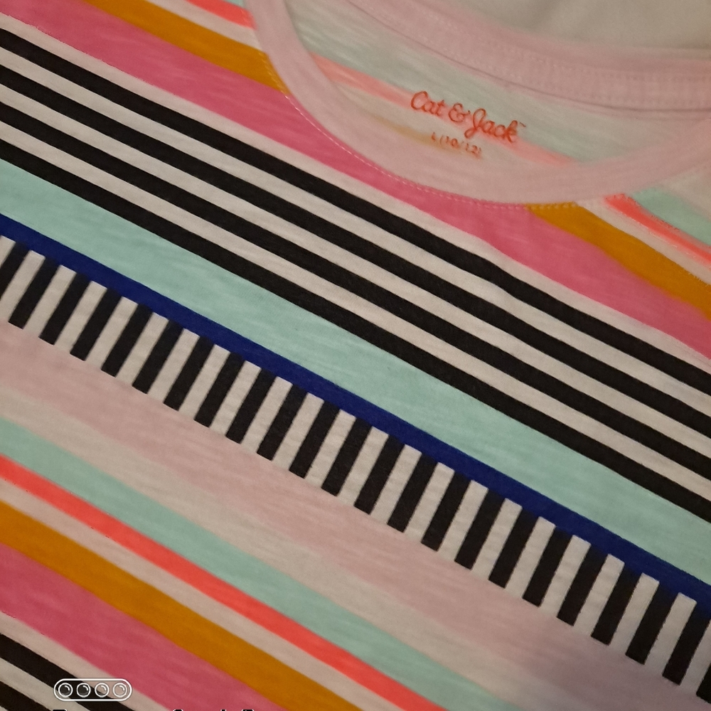 Kids size girl short sleeve t-shirt size 10/12